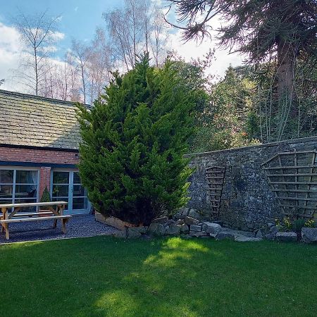 The West Wing At Eriviat Hall Hot Tub Henllan  Екстериор снимка