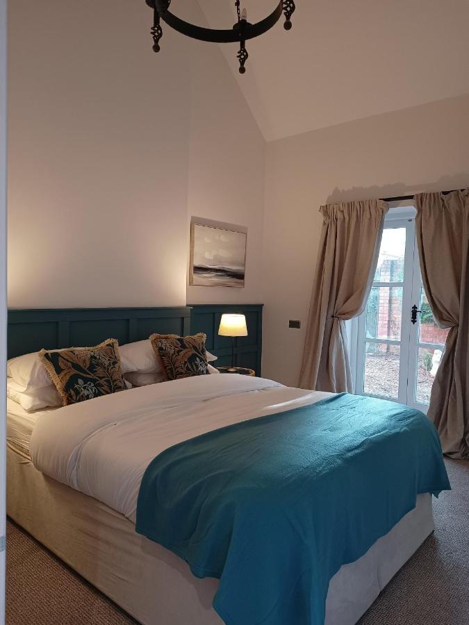 The West Wing At Eriviat Hall Hot Tub Henllan  Екстериор снимка
