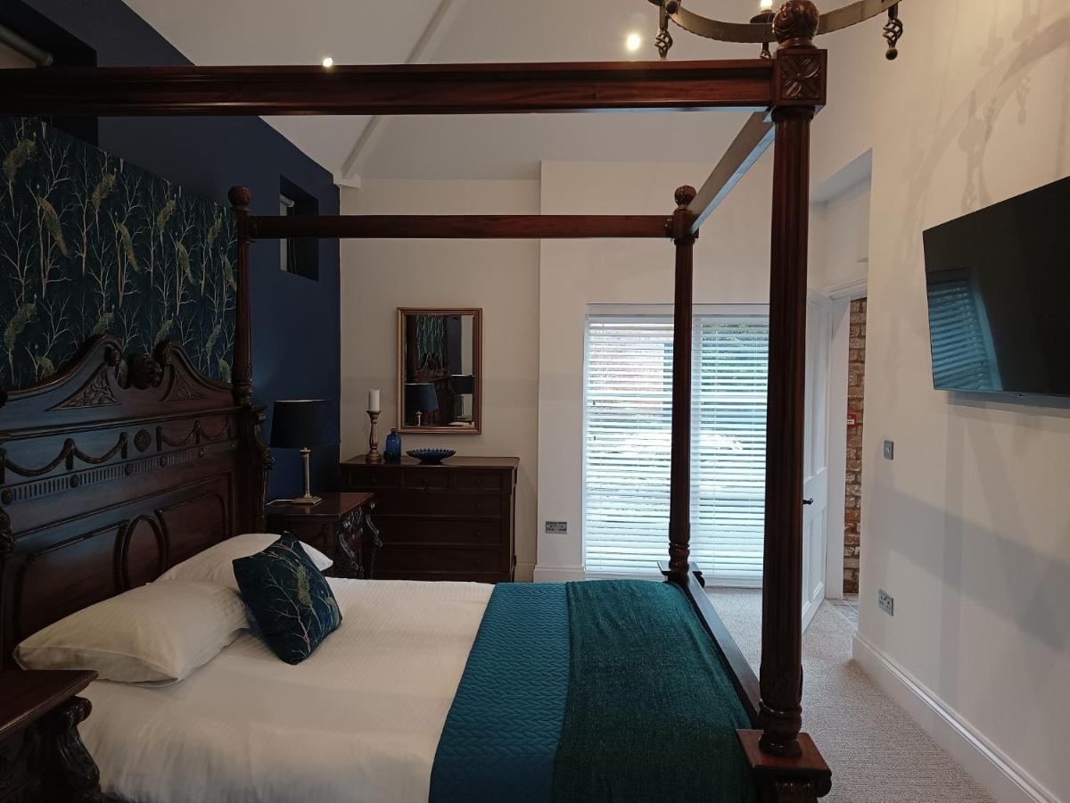 The West Wing At Eriviat Hall Hot Tub Henllan  Екстериор снимка