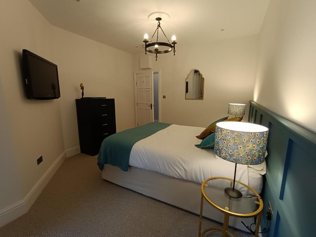 The West Wing At Eriviat Hall Hot Tub Henllan  Екстериор снимка