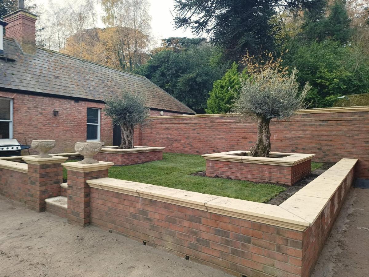 The West Wing At Eriviat Hall Hot Tub Henllan  Екстериор снимка