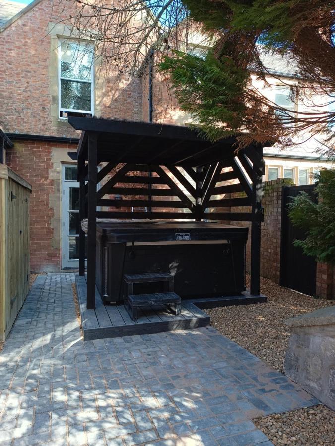 The West Wing At Eriviat Hall Hot Tub Henllan  Екстериор снимка